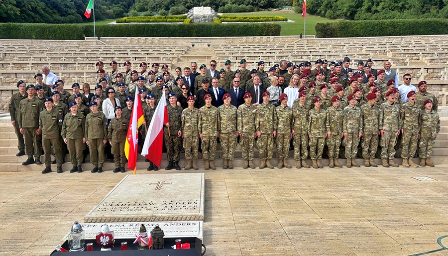 Młodzież ZSOiZ na  „Światowym Zlocie Młodzieży Polskiej z Kraju i z Zagranicy” we Włoszech